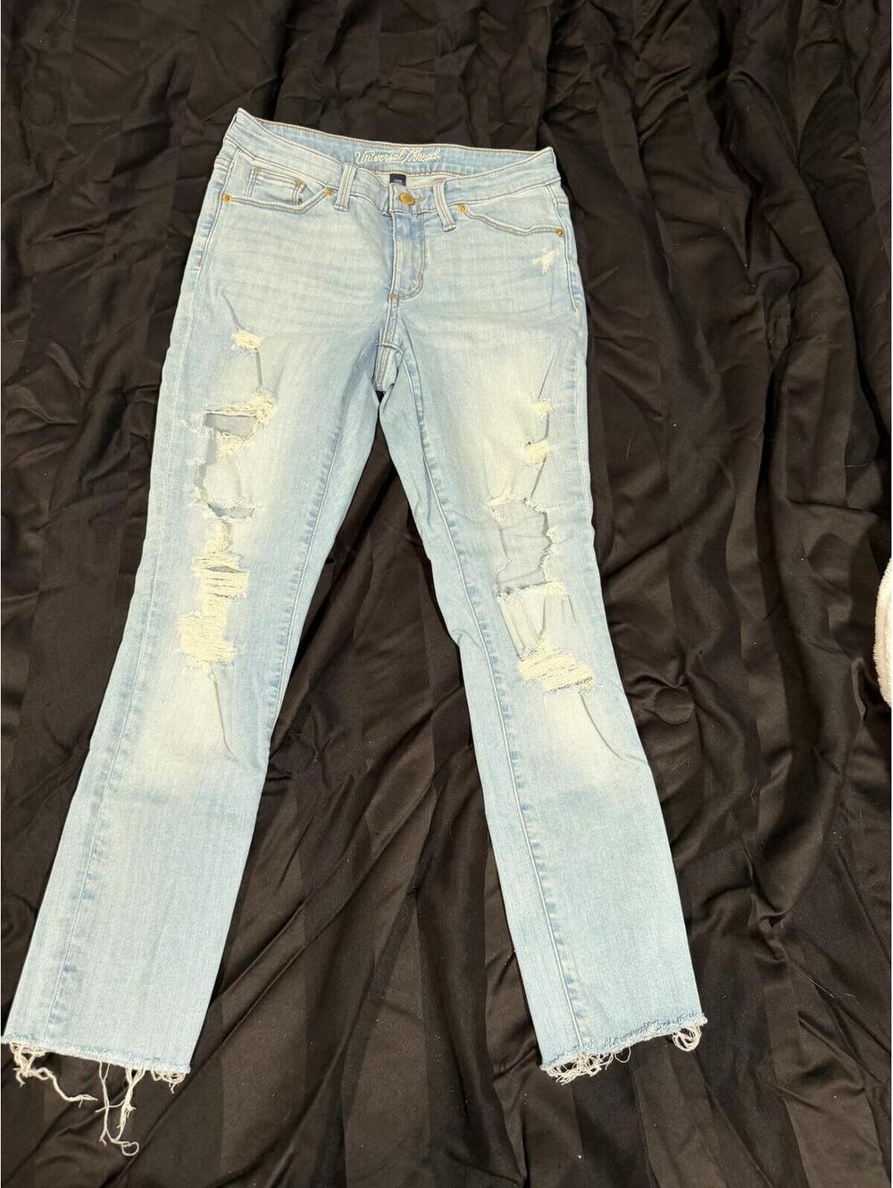 Universal Thread Light Wash Distressed‎ Jeans Size 26R